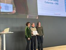 Imma Espejo i Esther Palma recollint l'acreditació 