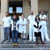 Equip de professionals de l'IAS i de l'ICS que integren la nova unitat a les escales de l'hospital Trueta